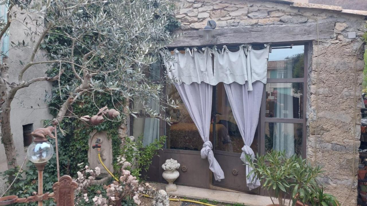L'Olivier Sur La Place La Rochegiron Εξωτερικό φωτογραφία